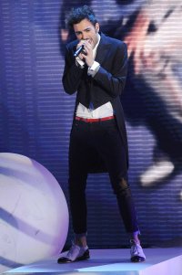 Marco Mengoni trionfa e vola a Sanremo